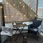 Charming Little In شقة